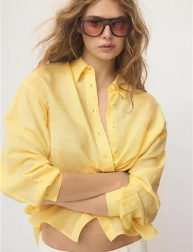 Fließendes Hemd mit Leinen-Effekt Goldfarben XL - Stradivarius - FashionsVida
