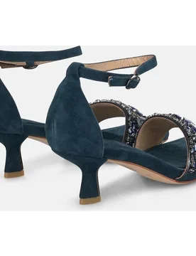 Sandalias de tacón de mujer con tira ancha con detalles joya y puntera cuadrada - Alma en Pena - FashionsVida