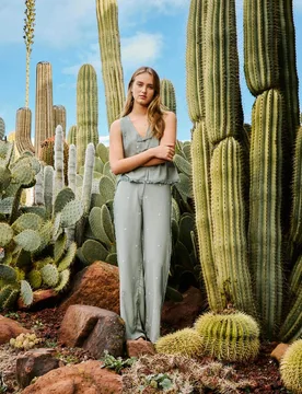 Pantalón largo de viscosa de mujer - Green Coast - FashionsVida