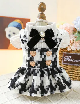 Pieza Ropa para mascotas, Ropa para perros/gatos, Nueva llegada de otoño/invierno, Vestido cuadriculado con forma de corazón cálido - Negro y Blanc - Shein - FashionsVida
