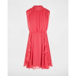 Vestido corto con volantes y cuello perkins