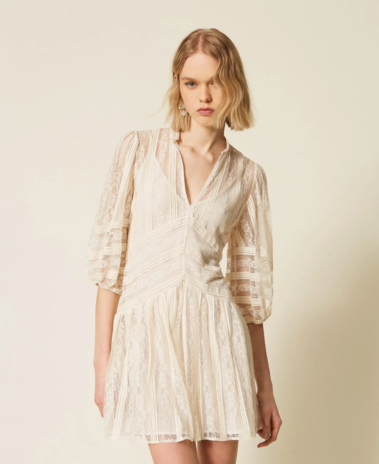 Robe courte en dentelle avec rayures - TWINSET - FashionsVida