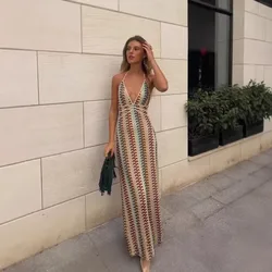 A Fashionable Elegant Women's Dress with A Deep V-neck, Halter Top and Long Dress A Figure-hugging Body-hugging Long Dress