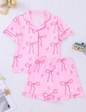 Set de 2 piezas de pijama con estampado de lazo y corazón para niñas, incluye top de manga corta con cuello de cárdigan y pantalones cortos de cint - Shein - FashionsVida