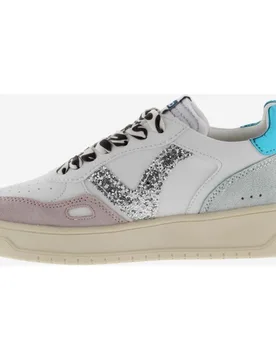 Zapatillas deportivas de mujer con piezas metalizadas y cordones animal print - Victoria - FashionsVida