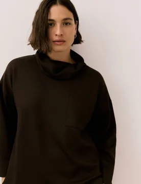 Jersey liso con cuello alto de mujer - Couchel - FashionsVida