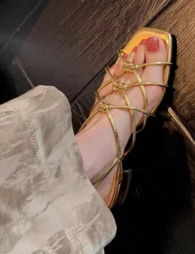 Nuevas sandalias hechas a mano con diseño de nicho calado al estilo francés, de color dorado para uso de mujer en verano y exteriores CN36 - Shein - FashionsVida