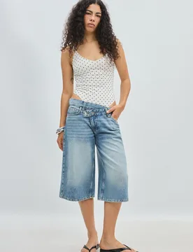 Trägerbody mit V-Ausschnitt Ecru XS - Stradivarius - FashionsVida