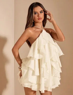 Vestido mini con volantes en el bajo, decoración floral 3D y espalda descubierta en unicolor, adecuado para invitados de boda, fiestas, eventos de c? - Shein - FashionsVida