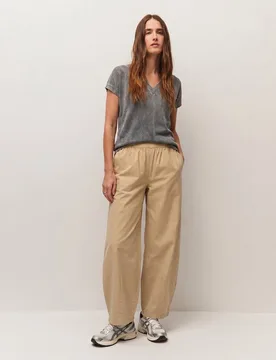 Pantalón recto tipo barrel de mujer con goma en la cintura y bolsillos laterales - System Action - FashionsVida