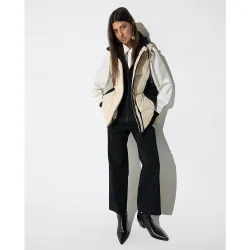 Pantalón recto de mujer con cinturilla bicolor y cinta de perlas lateral