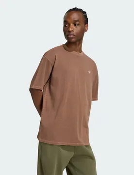 T-SHIRT CON IL TRIFOGLIO ESSENTIALS EFFETTO SLAVATO A VESTIBILITÃ€ AMPIA CON SPALLE BASSE M Preloved Brown - Adidas - FashionsVida