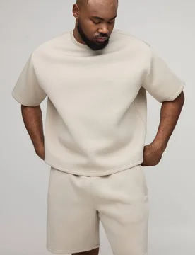 Herren Plus Oversized Boxy Bonded Scuba T-Shirt & Relaxed Shorts Set Stone Größe 4XL - boohooMAN - FashionsVida