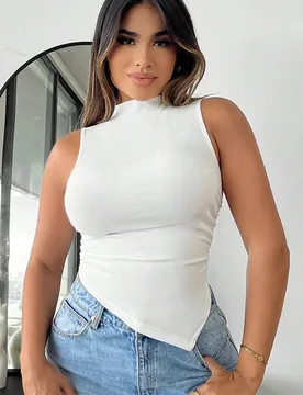 Top tank de cuello alto bajo asimétrico M - Shein - FashionsVida