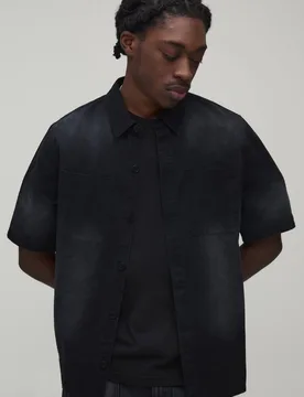 Herren Normal Geschnittenes Sonnengebleichtes Hemd Mit Cargotaschen Black Größe Large - boohooMAN - FashionsVida