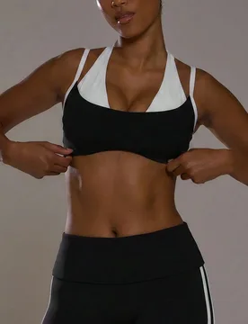 Sujetador deportivo con cuello halter en capas contrastadas, para entrenamiento, gimnasio, pilates, fitness, uso diario casual, estilo femenino, Cherr - Shein - FashionsVida