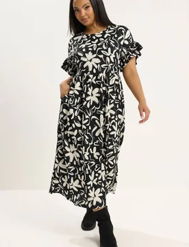 Women's Floral Frill Sleeve Dress in Black Size: 26-28 - Black - Size: 26-28 - Yours - FashionsVida