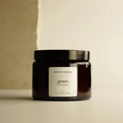 Vela en vaso perfumada Grace Mint Tea & Basis Amber