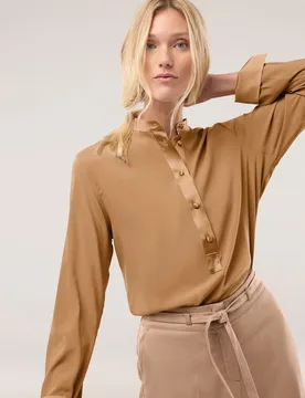 Polo Bluse aus Seide, #noch offen: Größenlauf, Farbe Beige, 44, edle Seide bequem, da elastisch Damen - Walbusch - FashionsVida