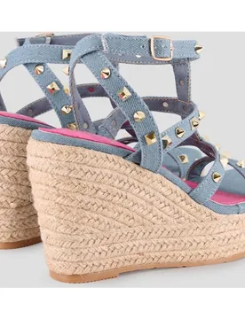 Sandalias de cuña de mujer con tachuelas en - Blogger - FashionsVida