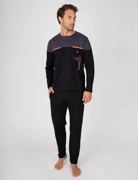 Pijama de hombre con tapeta abotonada, bolsillo de pecho y pantalón liso - Massana - FashionsVida