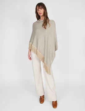 Poncho de punto en lamé de - Gaynor Bongard - FashionsVida