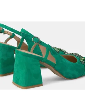 Zapatos de salón de mujer con puntera redondeada y detalle de pedrería - Alma en Pena - FashionsVida