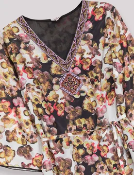 Vestido corto estampado con escote en pico y manga francesa - Niza - FashionsVida