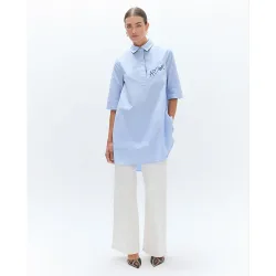 Vestido corto tapioca popelín con bordado amor