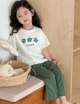 Ropa de otoño para niña pequeña: Conjunto de camiseta de manga corta con estampado de cuello redondo + pantalón de punto de unicolor para el hogar - Shein - FashionsVida
