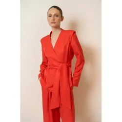 Chaqueta de mujer semientallada y largo medio