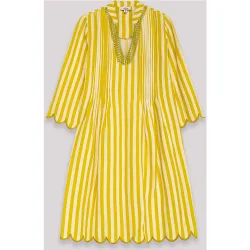 Vestido corto a rayas con escote en pico y manga larga
