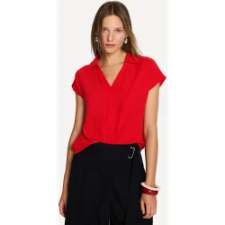 Blusa con fruncido en hombros