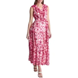 Vestido con detalle en el escote