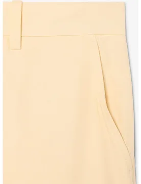 Pantalón de hombre chino de corte regular de sarga de algodón en marrón - Lacoste - FashionsVida