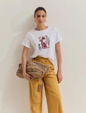 Camiseta de algodón de mujer con detalles bordados - Lion of Porches - FashionsVida