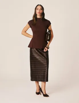 Falda midi de polipiel texturizada y corte entubado - Alma en Pena - FashionsVida
