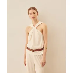Camiseta de mujer con cuello halter y punto estructura