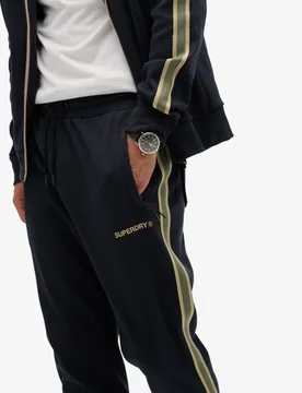 Superdry Herren Cult Jogginghose mit Schmaler Passform Navy - Größe: S - 89.99 - FashionsVida