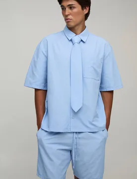 Herren Hemd, Shorts & Krawatte Kastiges Hemd & Shorts Set Light Blue Größe Large - boohooMAN - FashionsVida