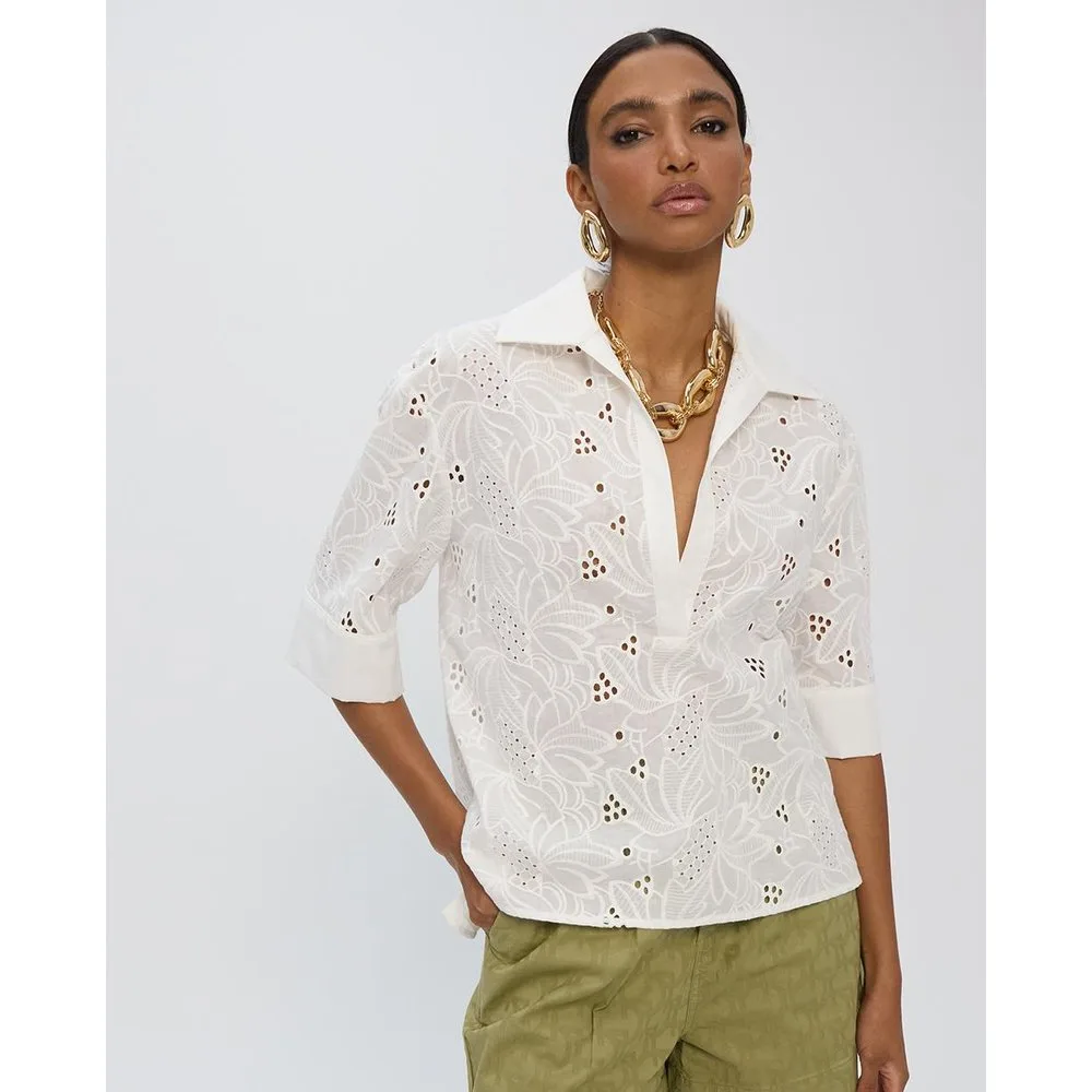 Blusa de mujer bordada con escote de pico abierto - Lola Casademunt - FashionsVida
