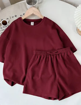 Conjunto informal de camiseta de manga corta holgada de cuello redondo de punto de unicolor y pantalones cortos para niñas preadolescentes - Shein - FashionsVida
