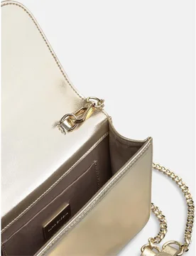 Bandolera de mujer con cuerpo estilo caja y detalle de joya cuadrado en la solapa delantera - Alma en Pena - FashionsVida