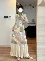 A new Chinese-style dress with traditional Chinese embroidery feel