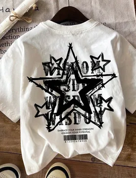 Camiseta de manga corta y cuello redondo, de estilo casual y holgado con estampado de estrellas, adecuada para niños y adolescentes varones en verano - Shein - FashionsVida