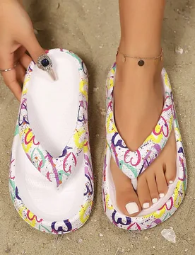 Sandalias de dedo con diseño impreso y suela gruesa para mujeres, de material EVA antideslizante y suave, para usar en interiores, exteriores y baño - Shein - FashionsVida