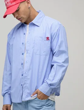 Herren Übergroßes Hemd Mit Abgerundetem Saum, B-Stickerei Und Streifenmuster Blue Größe Large - boohooMAN - FashionsVida