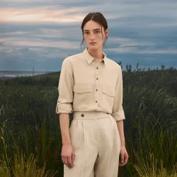 Camisa bolsillos de mujer