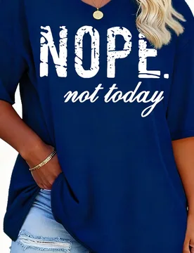 Camiseta de manga corta con cuello en V grande y estampado de eslogan, adecuada para primavera y verano, camisetas gráficas para mujer 3XL - Shein - FashionsVida