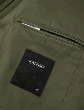 Americana de hombre regular lisa con bolsillos parche - Scalpers - FashionsVida